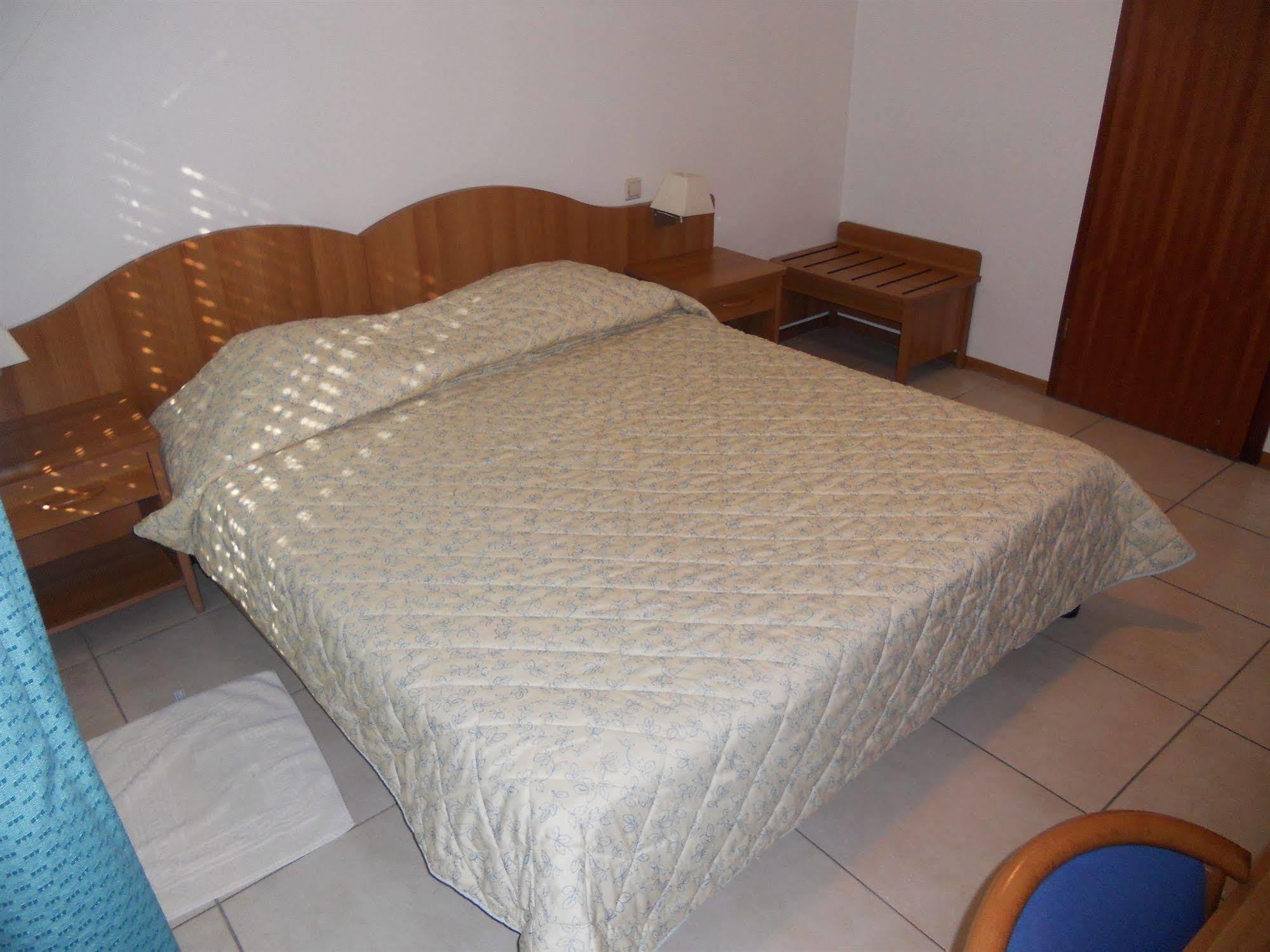 Hotel Carpini Bascharage Kültér fotó