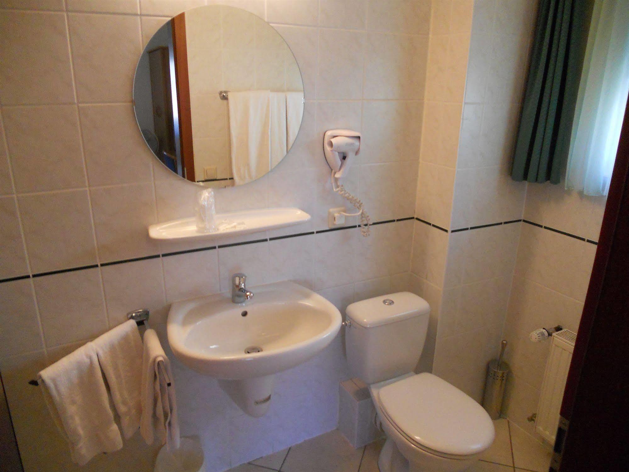 Hotel Carpini Bascharage Kültér fotó
