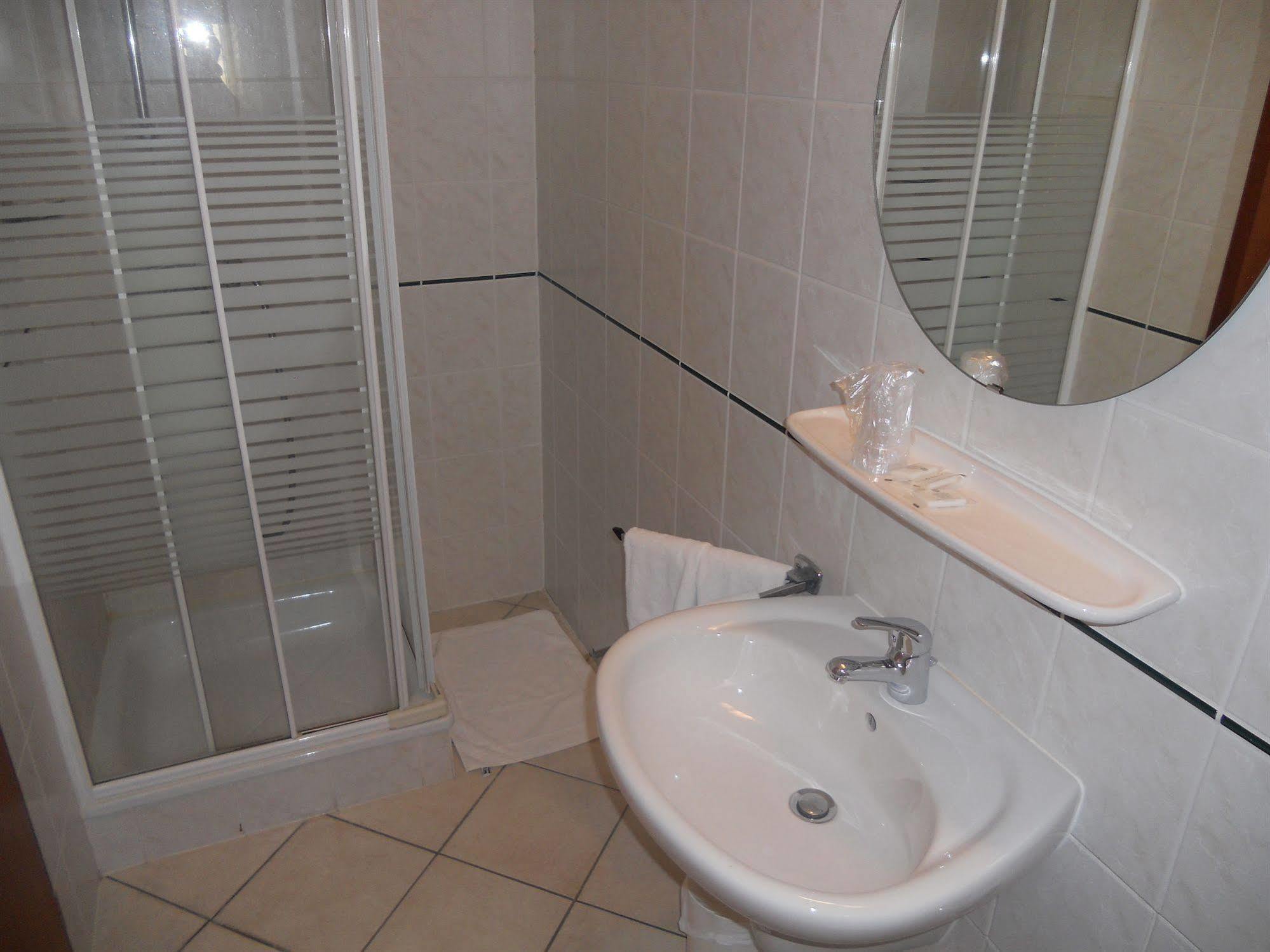 Hotel Carpini Bascharage Kültér fotó