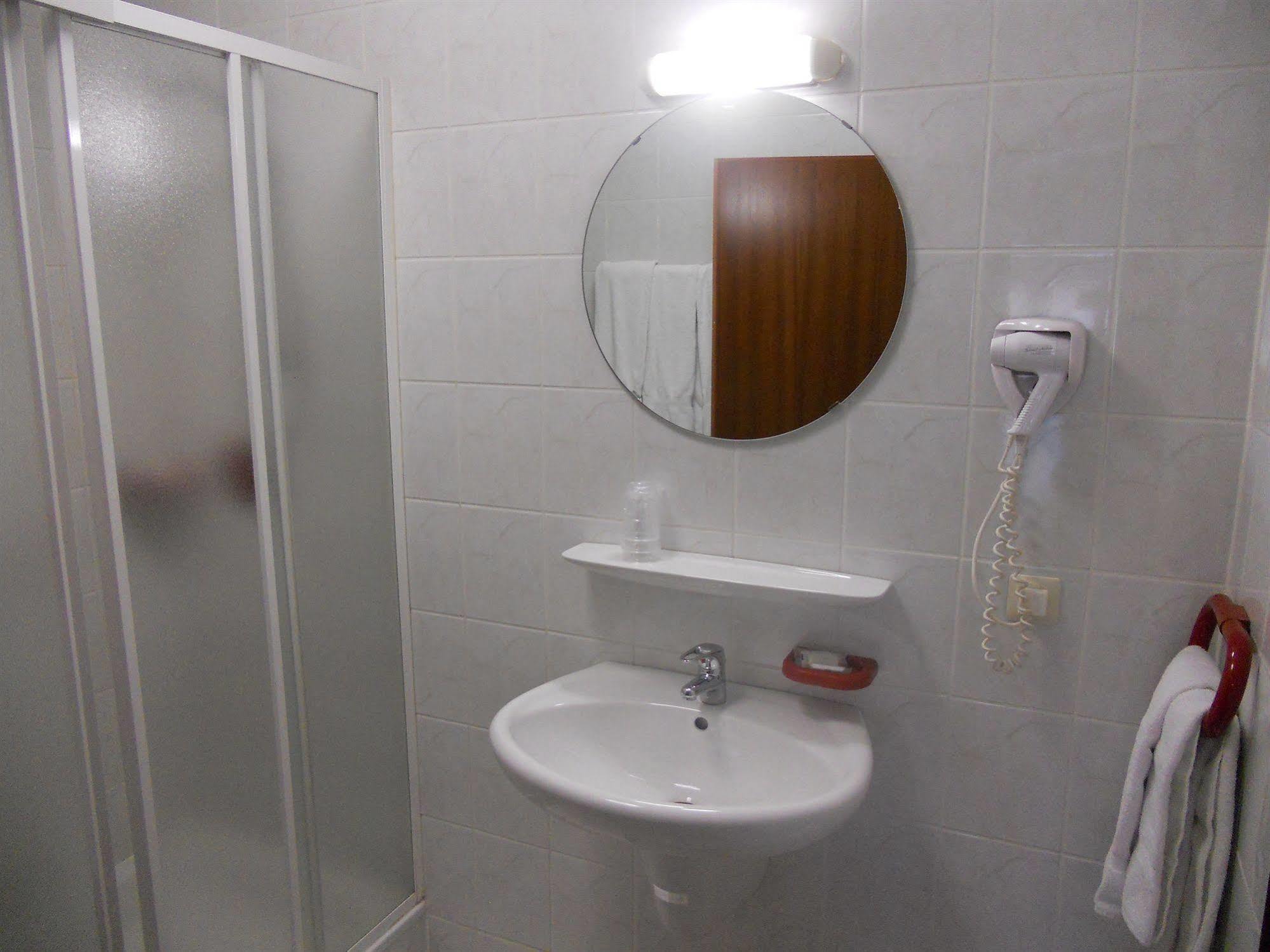 Hotel Carpini Bascharage Kültér fotó