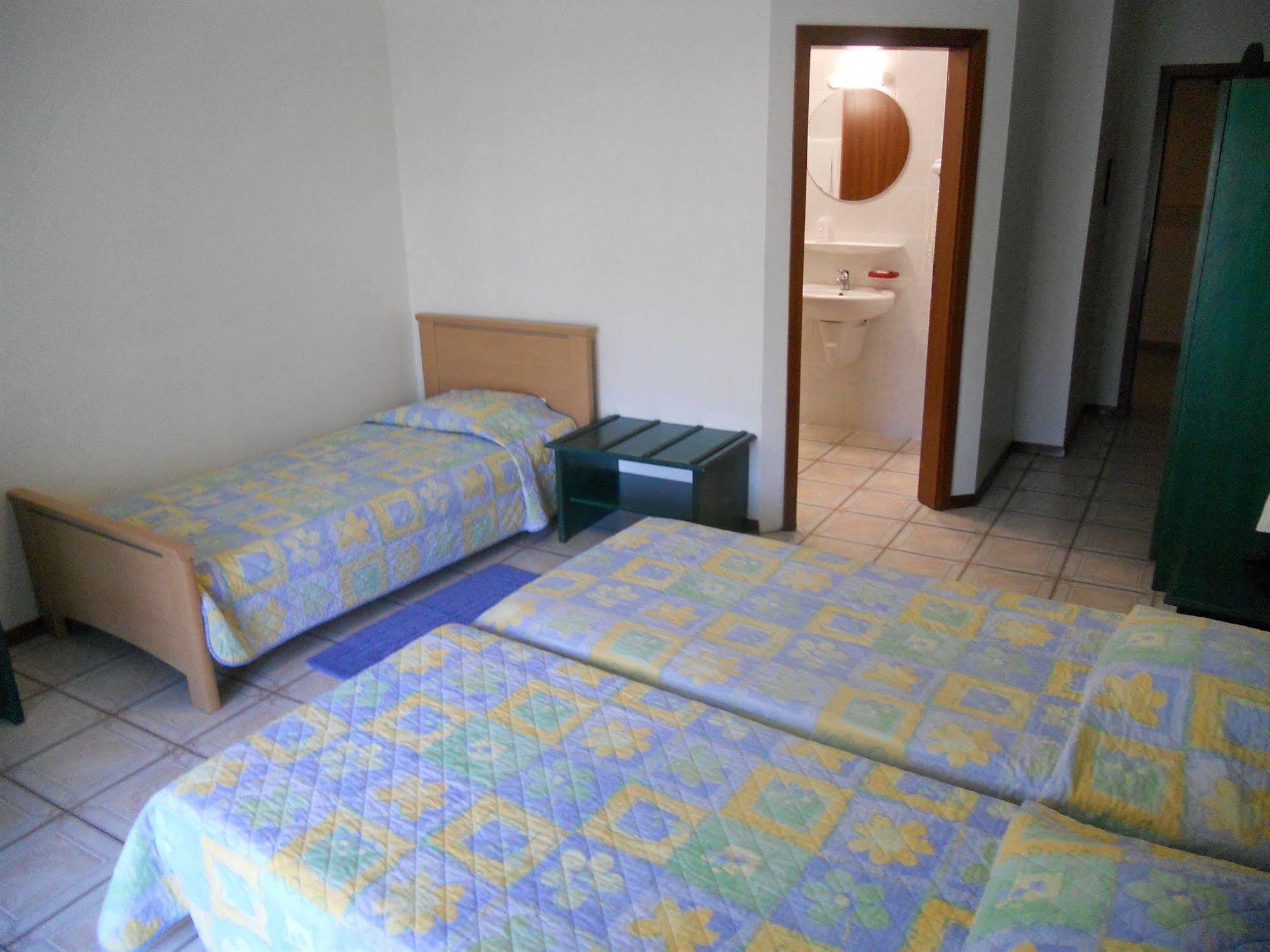 Hotel Carpini Bascharage Kültér fotó